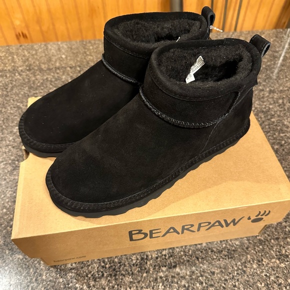 Bearpaw Women’s Shorty Suede Black Boots - Picture 2 of 13